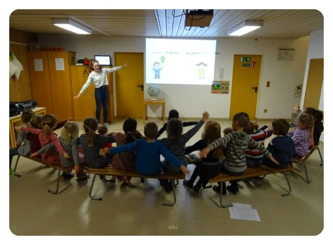 Gily’s, Kindergarten und Vortrag · 2021–2022