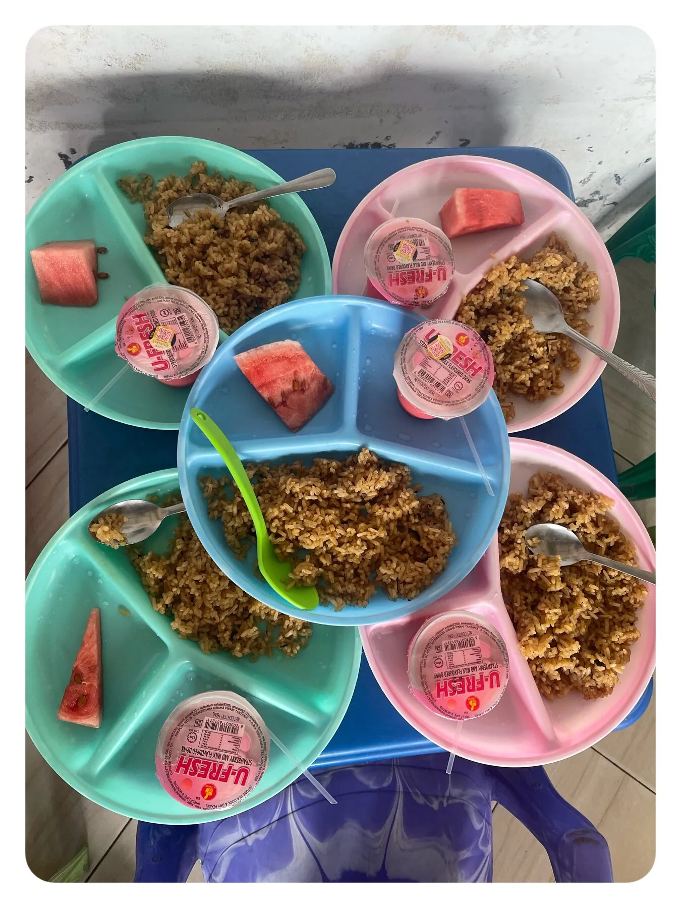Eine warme Mahlzeit für die Kinder