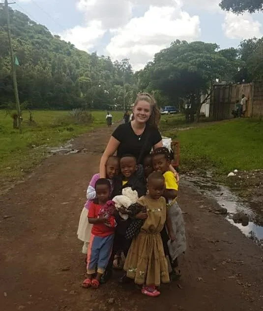 Sophia während ihres Aufenthalts in Arusha